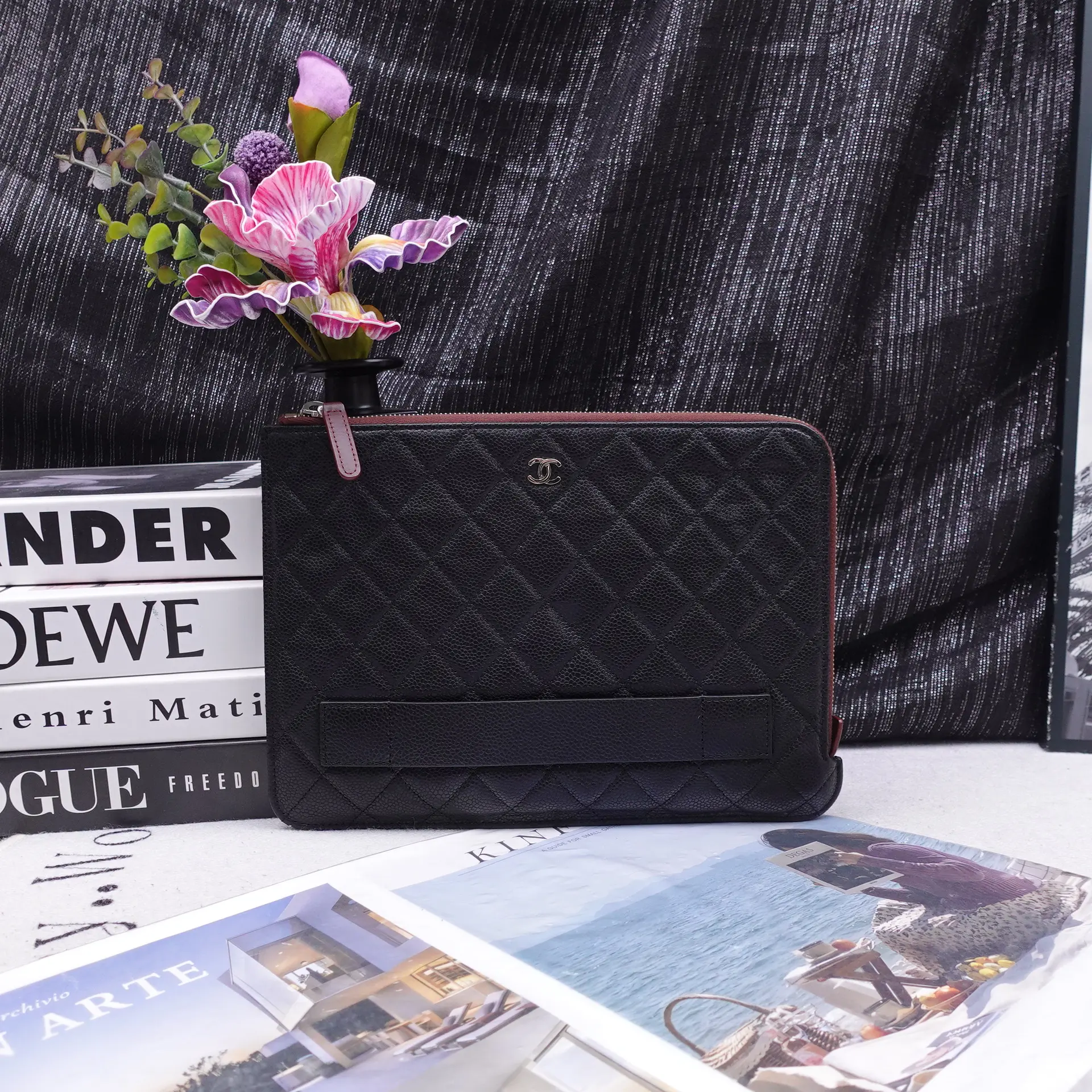 Pre-owned CHANEL Calfskin Clutches & Wristlets Black Leather Clutch T10364112