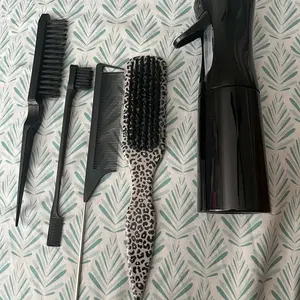 Hair Styling Tools Set with Spray Bottle, Edge Control Brush, Rat Tail Comb & Smoothing Brush, Professional Heatless Hair Styling Kit for Slick Back Hair, Hair Parting, Baby Hair Styling, Salon Barber Tools for Women & Girls