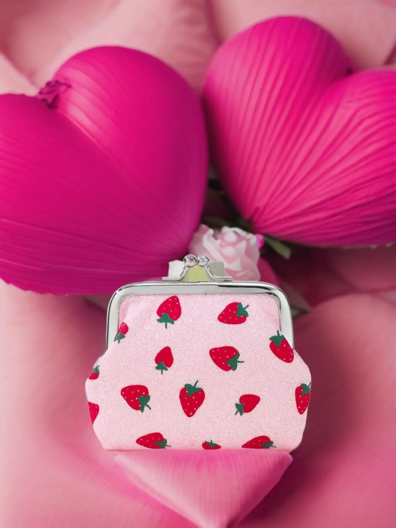 Cute Strawberry Pattern Coin Purse, Portable Kiss Lock Buckle Coin Purse for Women, Small Item Storage Coin Purse for Daily Use, Holiday Gift for Wome