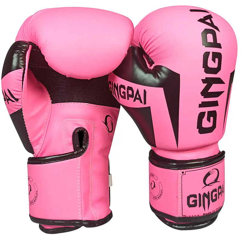 Compete for a pair of boxing gloves, adult gloves, training, sandbags, boxing gloves, karate gloves