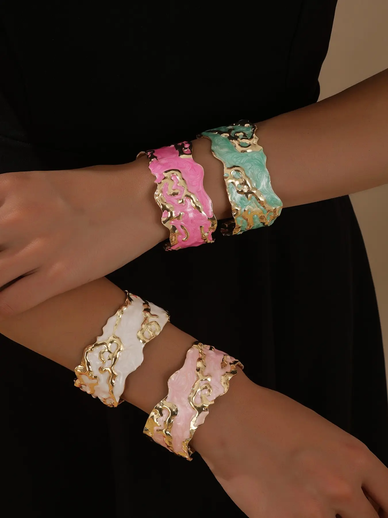 Summer Dopamine Irregular Enamel Jewelry Bracelet, Textured Edge, Macaron Dye Base, Artistic Atmosphere, Perfect Gift and Self-Use, Adjustable Fit Bangle, Adjustable Bangles