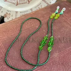 Green Beaded Strand Glasses Chain with Leaf Decoration, Perfect for Casual and Boho Styles
