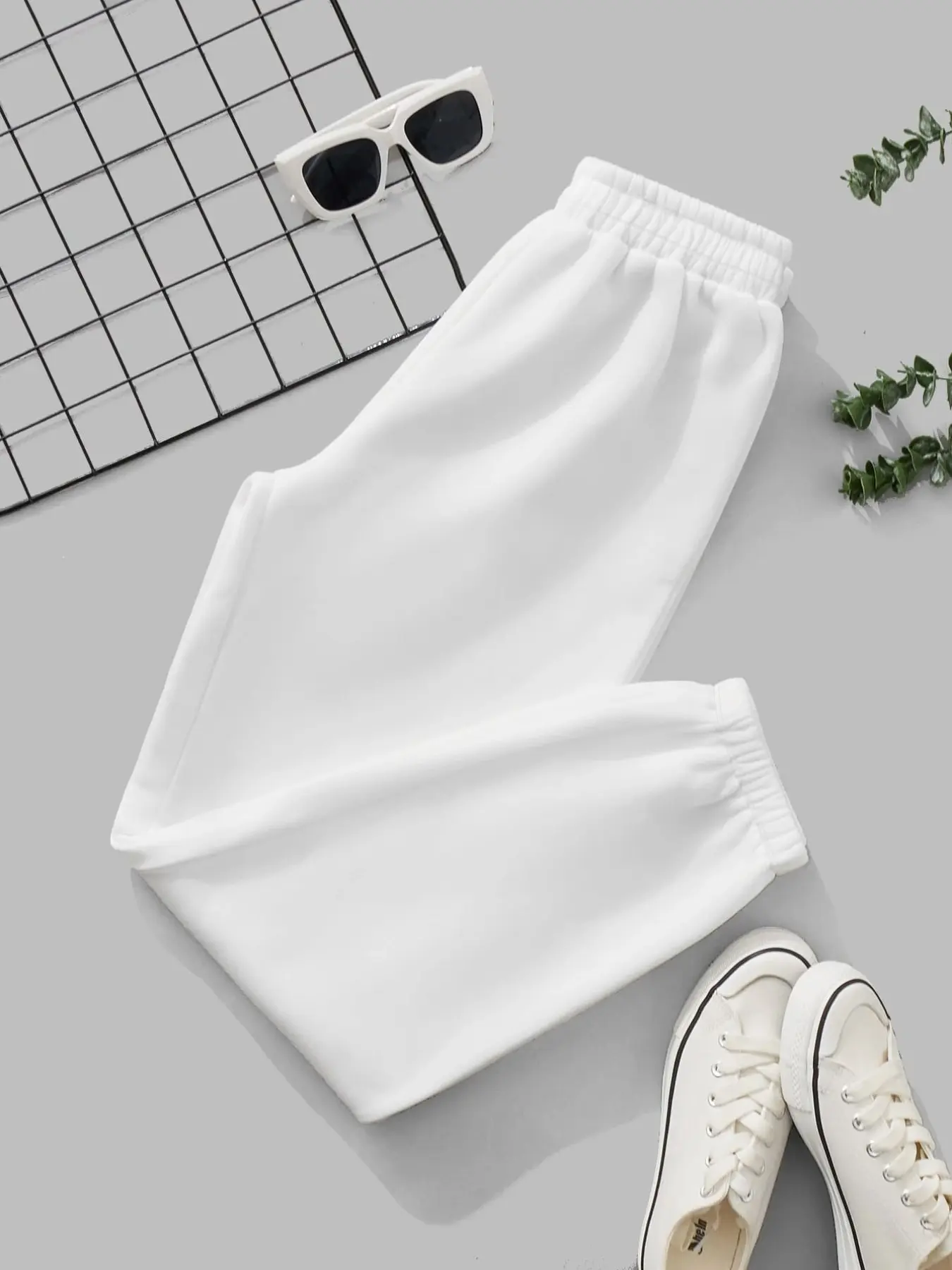 Women's Fleece Lined Sweatpants, Casual Slim-Fit Joggers, All-Season Sportswear, Fashionable Long Pants for Running and Leisure