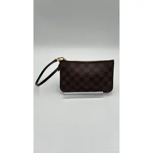 Pre-owned Louis Vuitton Leather Luxury Bags & Accessories Damier Neverfull Pochette Date Code: AR5126G. Entrupy ID: KR6DJC8.