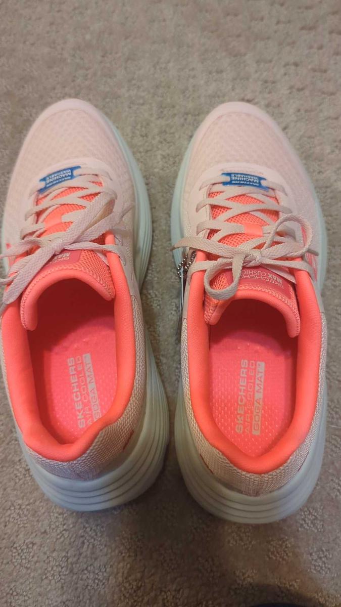 Item: Pink Coral, 8-1/2 Medium