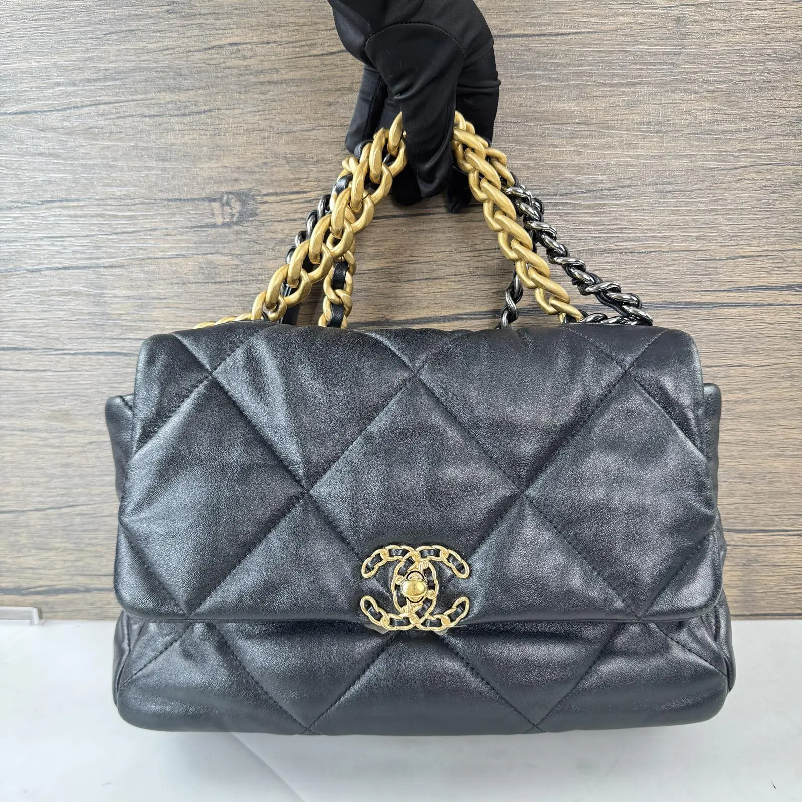Pre-owned CHANEL leather Crossbody Bags Black Quilted 19 Flap Bag with bag charm