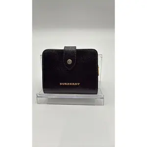 Pre-owned Leather Luxury Bags & Accessories Burberry Zipper Closure Embossed Logo, Black Date Code: NODC05222612. Entrupy ID: Q2JT8RR.