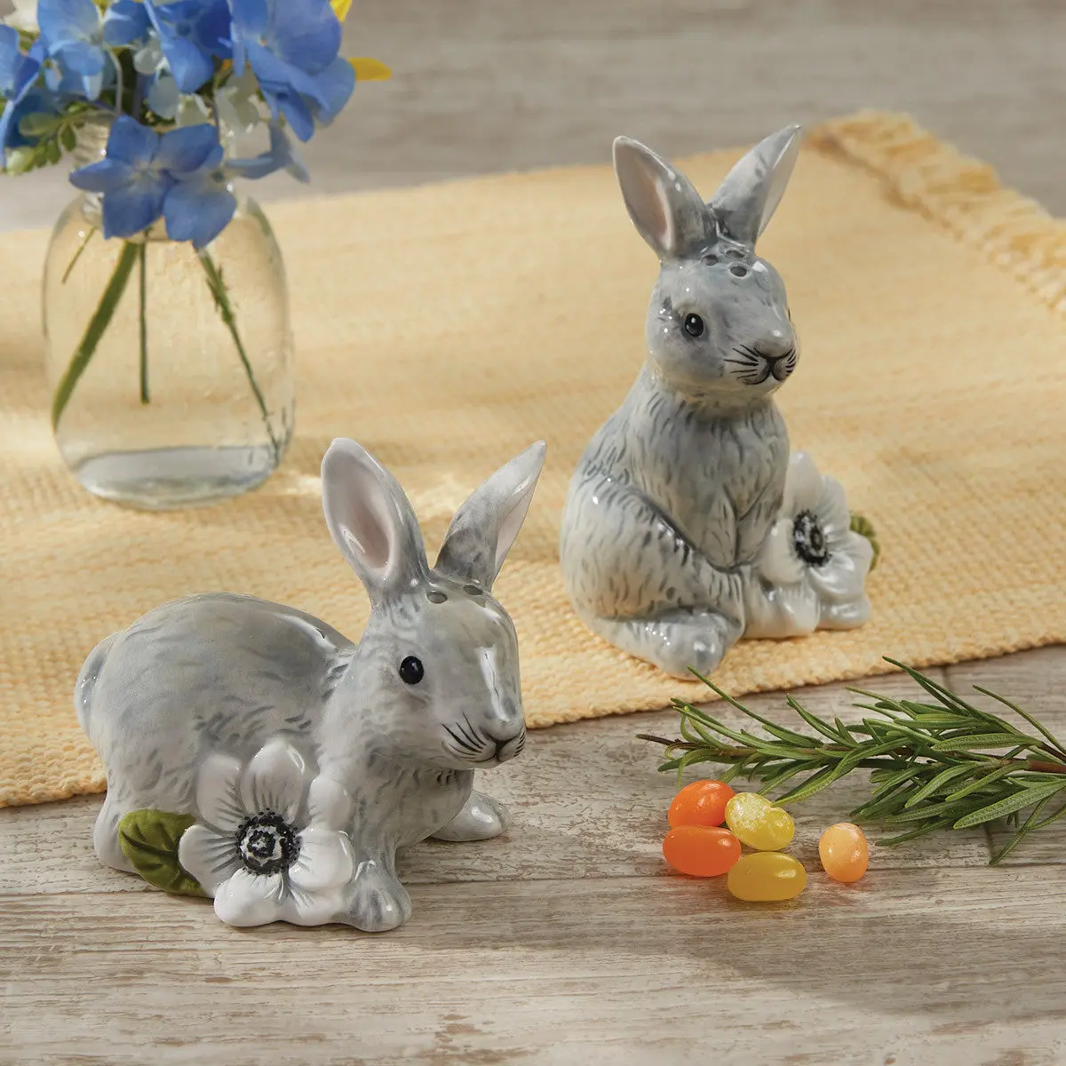 Whimsical Easter Ceramic Salt & Pepper Shaker Set, Spring Bunny-Themed Seasoning Utensils for Kitchen, Salt Pepper Shakers, Bunnies