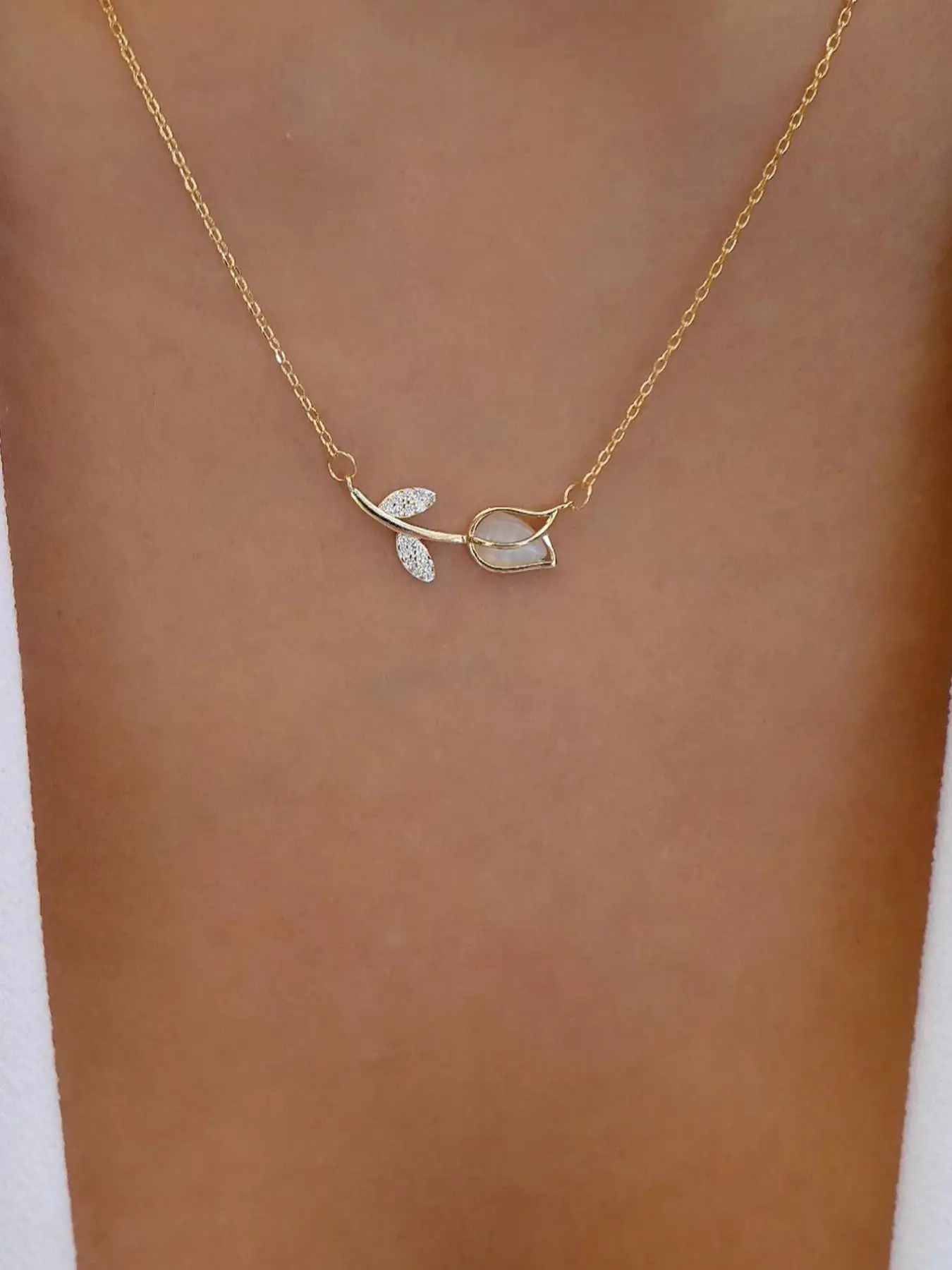 Women's Elegant Rhinestone Decorated Tulip Pendant Necklace, Trendy Flower Shaped Matching Necklace, Fashionable Iced out Jewelry for Girlfriend As Gi