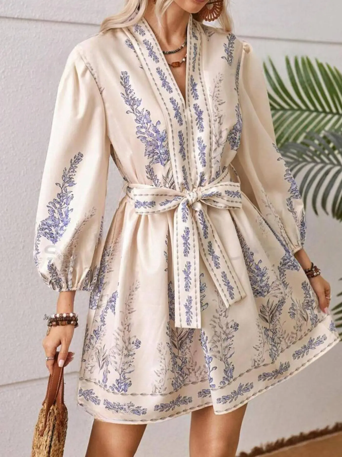 Women's Boho Vintage Floral Print V Neck Long Sleeve Fitted Dress for Fall and Spring, Stylish Casual Boho Vacation Dress for Ladies Womenswear Boho Vintage Dresses, Bohemian Style Dresses