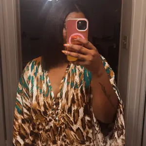 EDOLYNSA leopard print kaftan dresses Women's caftan relaxed daily wear V-neck beach wear Soft Bohemian muumuu dress vibrant flowy house robe Butterfly sleeve cover up maxi dress Q1755