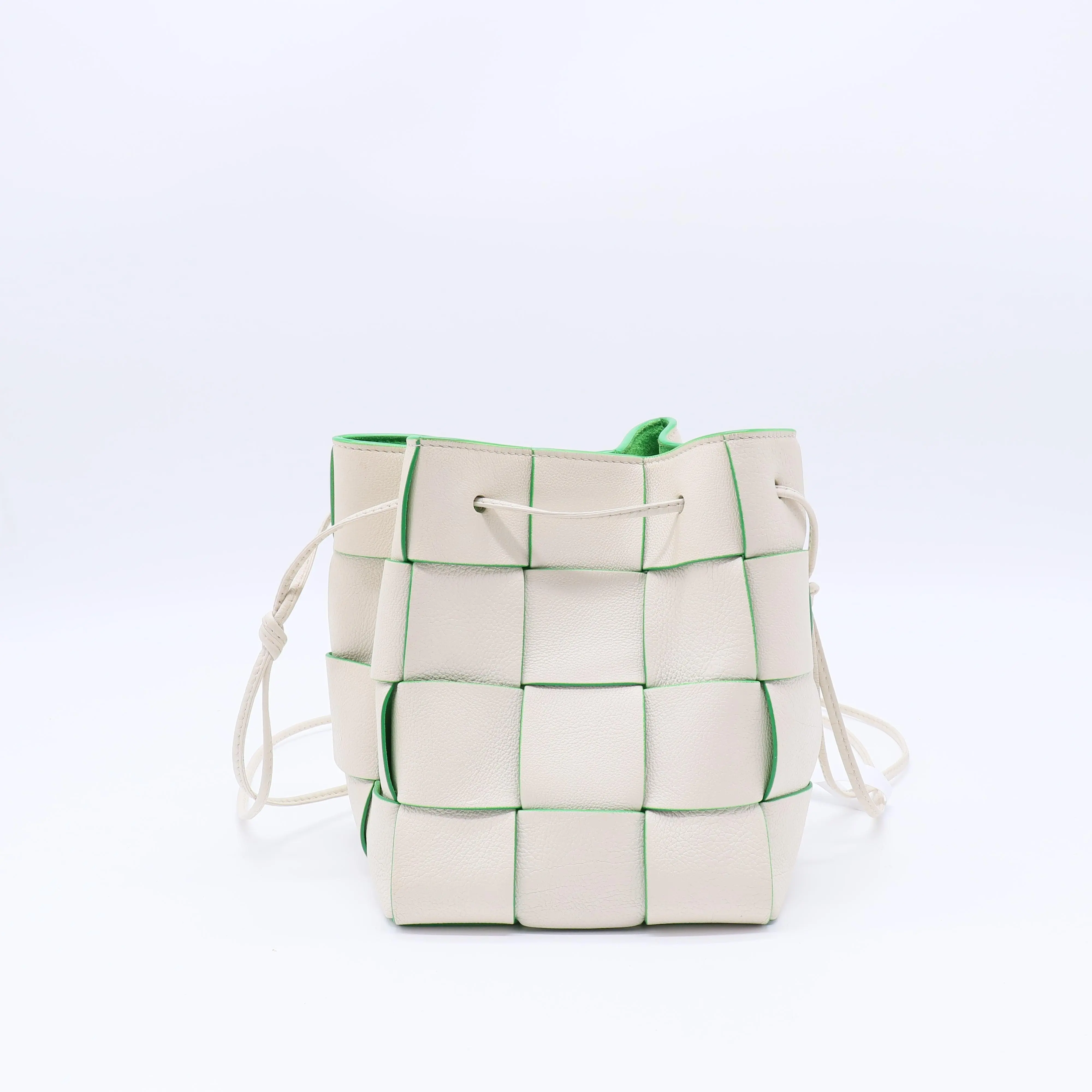 Pre-owned BOTTEGA VENETA leather Shoulder Bags Cassette Small Bucket Bag (Edge Paint) B22056