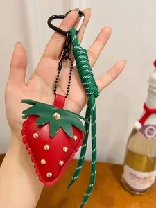 Cute Strawberry Leather Keychain, Kawaii Strawberries Bag Charm with Heart Buckle and Woven Rope, Fashion Accessory for Women Girls