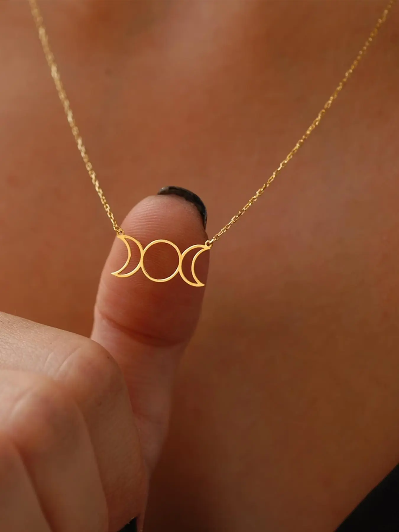 Triple Moon Goddess Design Pendant Necklace, Stainless Steel Jewelry for Party, Daily Clothing Decor, Trendy All-match & Exquisite Jewelry for Birthday Gift, Minimalist Necklace, Elegant Necklace, Fashion Minimalist Necklace