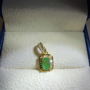 <PingEast jewelry > 925 Silver Gold-Plated Pendant with 4×6mm Natural Colombian Emerald | Rectangle Design | Certified