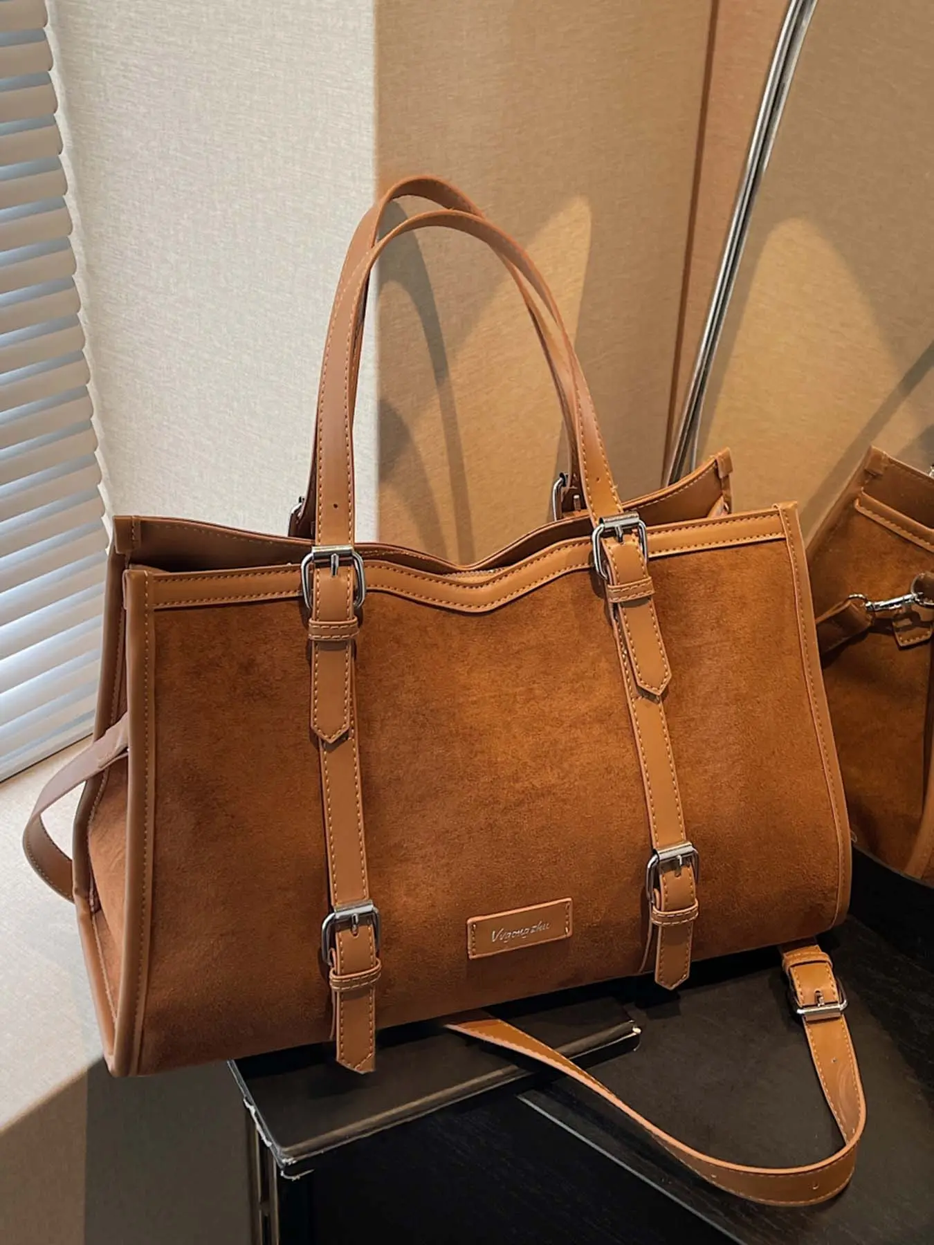 minimalist vintage worn-out design single shoulder tote bag, adjustable shoulder strap with metal buckle decoration shoulder crossbody bag, suitable for office workers, shopping, Casual crossbody bags Casual Fashion Bag