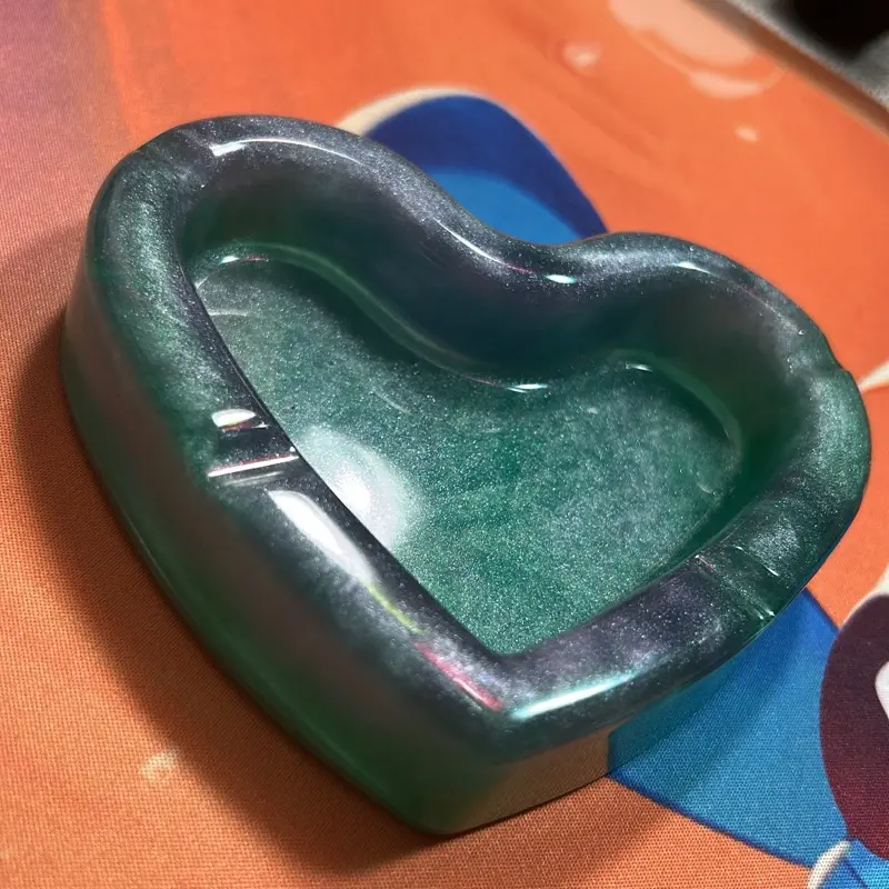 Heart resin ashtray