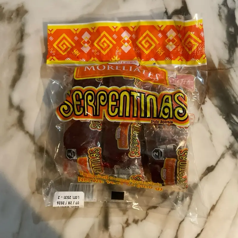 Tamarindo flavored fruit spirals serpentinas