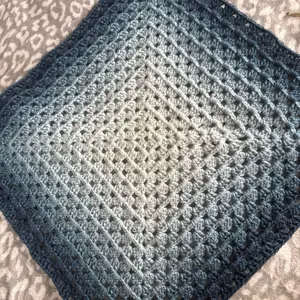 Granny Square Blankets - Soft and Cozy Handmade Crochet Throw for Home Decor