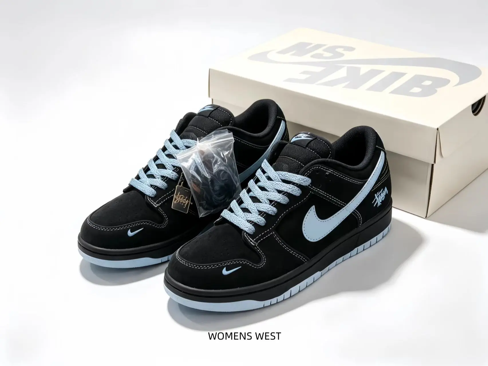These low-top casual sneakers are made of soft black suede, matched with refreshing light blue accents, forming comfortable color contrast for modern urban street outfits.