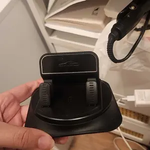 Car phone holder 360 degree rotation, suitablefor car navigation in-car dashboard, horizontaland vertica screen adjustment angle,suctioncup fixed non-slip mobile phone holdersuitable for iPhone and Android