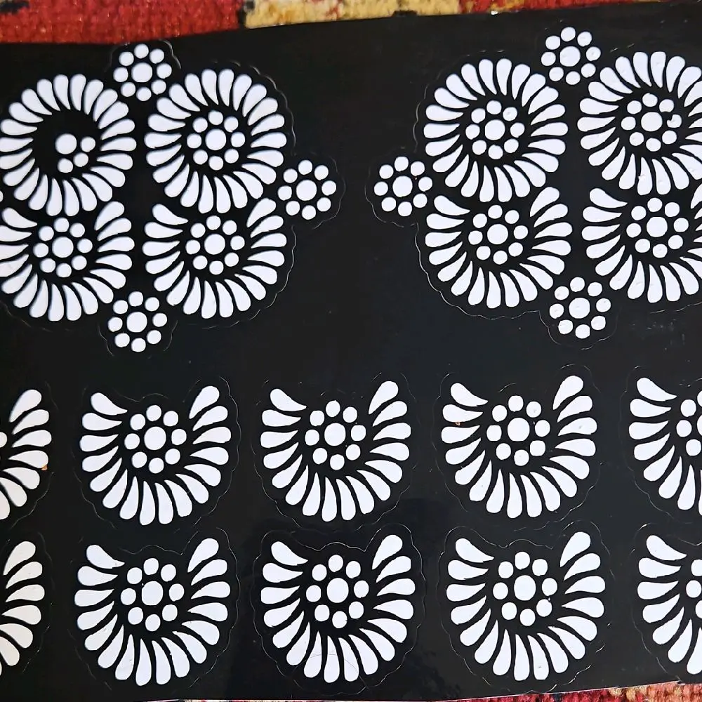 Four Twirl Design Henna Stencil for Artistic Application