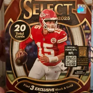 PANINI SELECT 2025 Patrick Mahomes II 20 Total Cards Official NFL Black Gold Exclusive Trading Cards