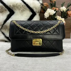 Pre-owned CHANEL Quilted Black Lambskin Flap Bag with Gold Rectangular Clasp — Shoulder Bag 866