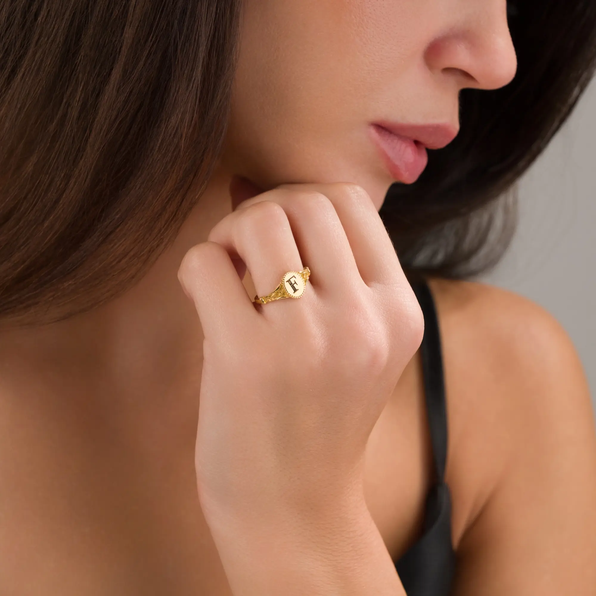 Personalized Vintage Initial Signet Ring, Custom Letter Ring in Gold or Silver, Minimal Antique Style Monogram Ring, Everyday Dainty Jewelry, Meaningful Gift for Her, Timeless Classic Personalized Ring