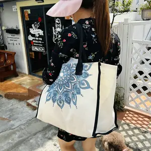 Mandala Tote bag Large Capacity Water-waterproof with build-in zipper pouch