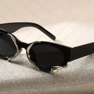 Black High Fashion Sunglasses with Silver Snake Design