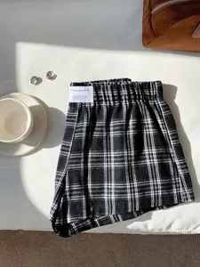 Retro Plaid Gingham Lounge Casual Comfy Shorts For Women, Elastic Waist Black White Checkered Casual Bottoms For Street Style & Daily Wear