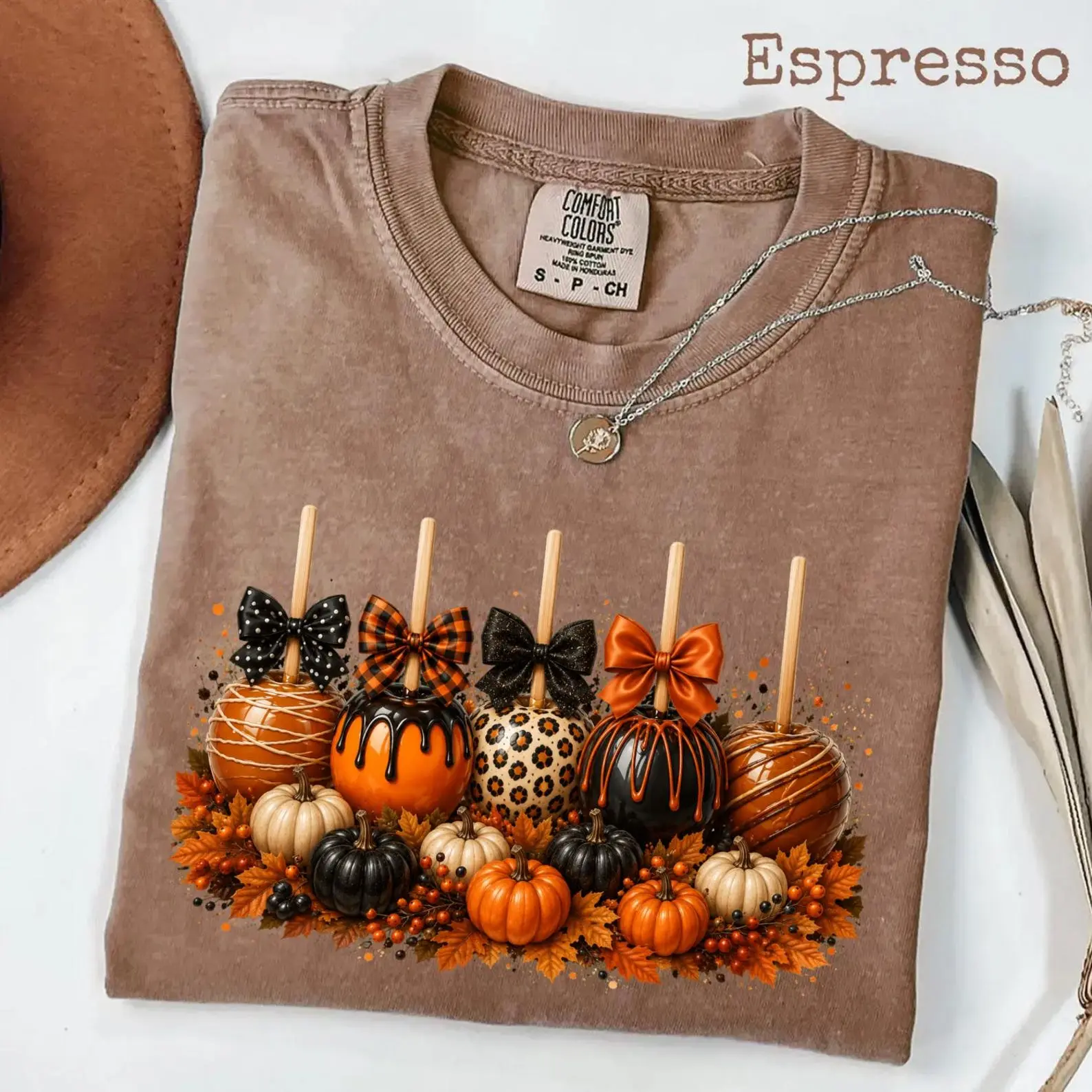 Fall Caramel Apples Comfort Colors Shirt, Coquette Candy Apple Autumn Tee, Cute Fall Treat Tee, Autumn Apple Dessert Shirt, Cozy Fall Season Graphic Top