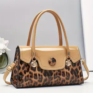 New leopard print patent leather women’s shoulder bag, multifunctional tote, double-handle bowling bag, magnetic closure, metal hardware decoration, available in various colors, random leopard print pattern