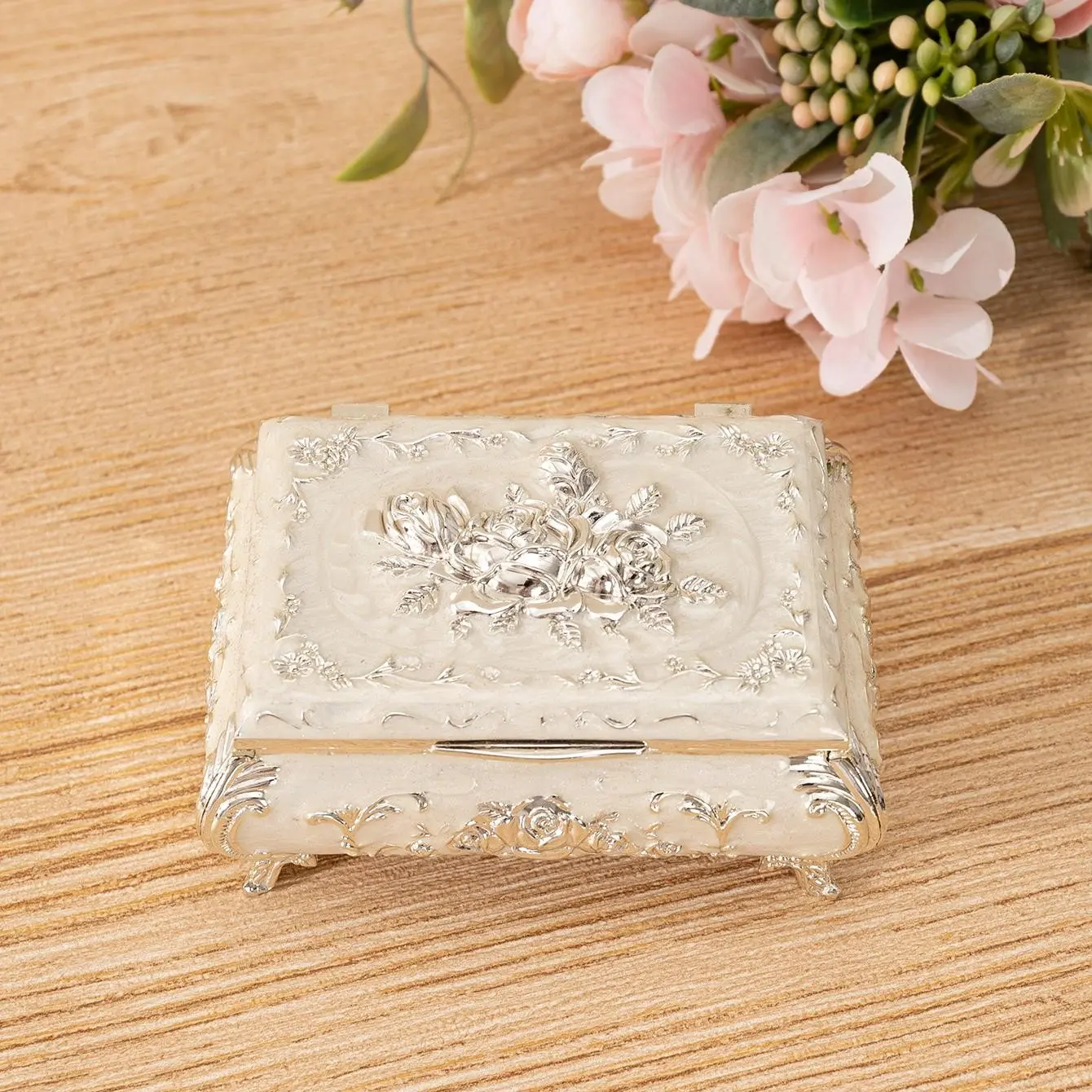 Vintage Style Jewelry Box with Rose Carving, Silver Color or, Perfect Gift for Romantic Women, Decorative Storage Case, Elegant Jewelry Organizer