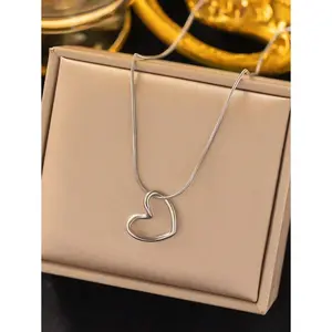 Valentine's Day Gift 1pc Hollow Out Heart Shaped Gold-Color Women's Ins Minimalist Clavicle Chain With Design Sense & Love Detail Stainless Steel Necklace Suitable For Daily Wear Or Gift Giving Valentines,Mom,Mother,Mother's Day,Gift
