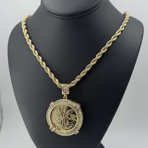 Cadena  tipo soga con dije de centenario
