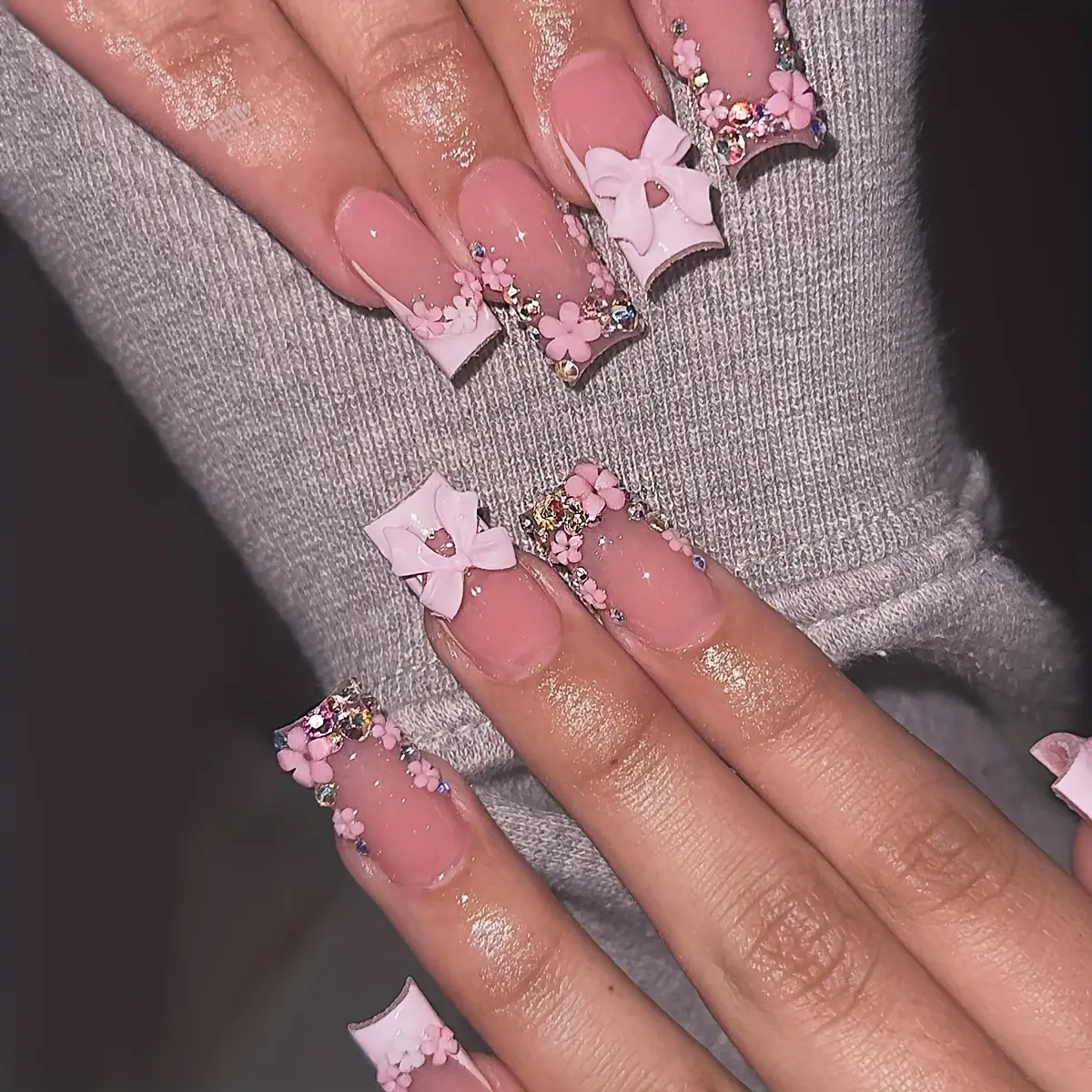 24 Medium-Length Square Wearable Nails, Shiny Rhinestones, Peach Milk Powder Color, Petal Knot, White French Edge, Fake Nails, Suitable Ladies And to Create Charming Charm, with Jelly Glue 1pc, Nail File 1pc