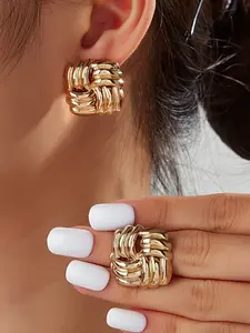 Fashion Metal Geometric Square Texture Earrings, Women's Twisted Flower Shape Ear Studs, Versatile Jewelry Accessory, Trendy Jewelry
