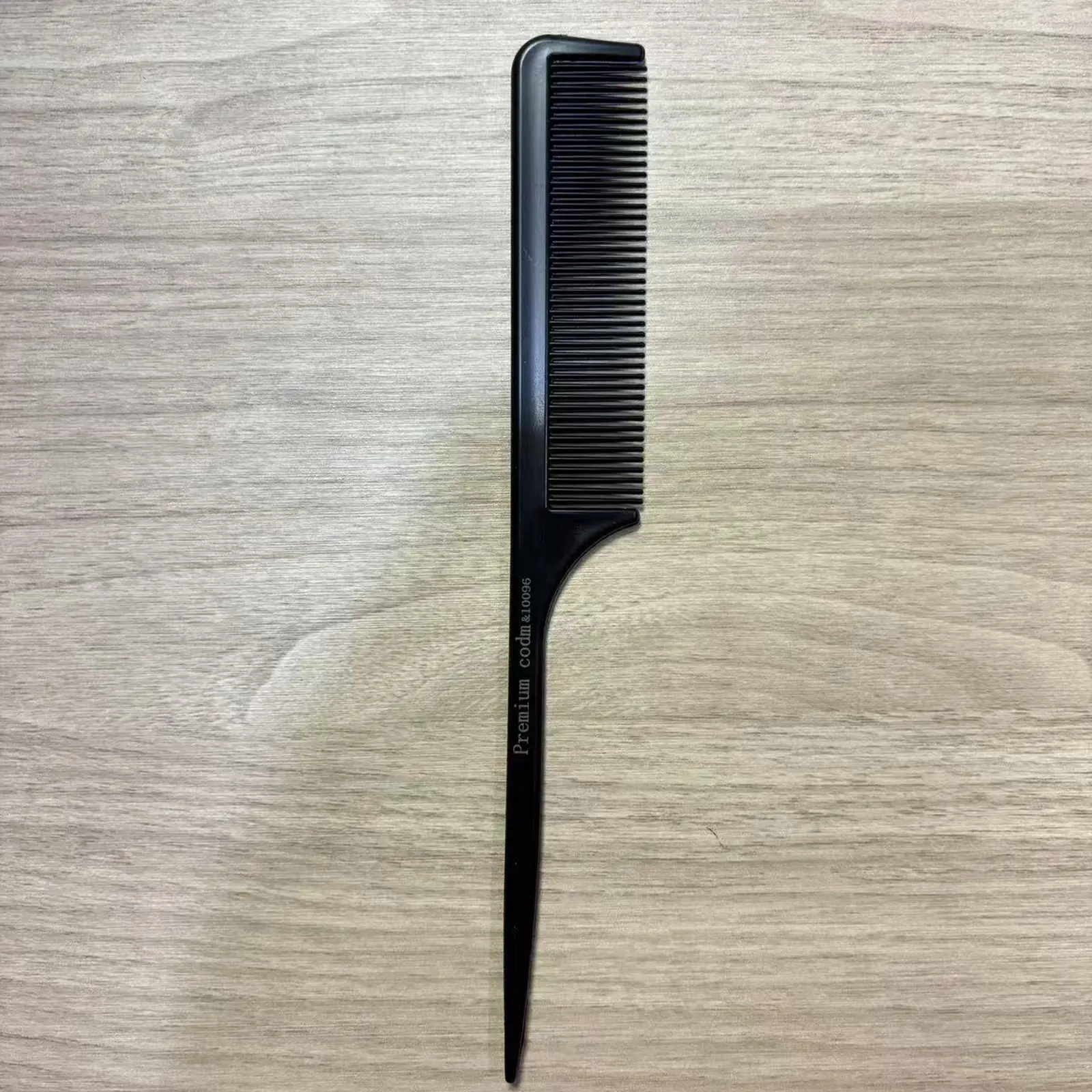 【No order required–Complimentary with order】A fine-tooth comb. Paired with a spray bottleideal for activating hair topper.​