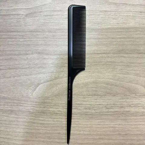 【Not for sale No order required–Complimentary with order】A fine-tooth comb. Paired with a spray bottleideal for activating hair topper.​
