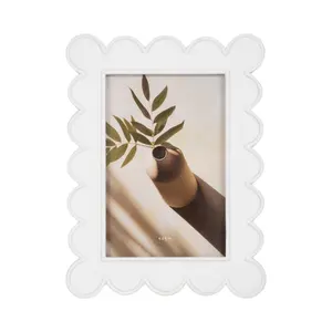 Sagebrook Home 20419-01 4 x 6 in. Scallop Edge Photo Frame, White