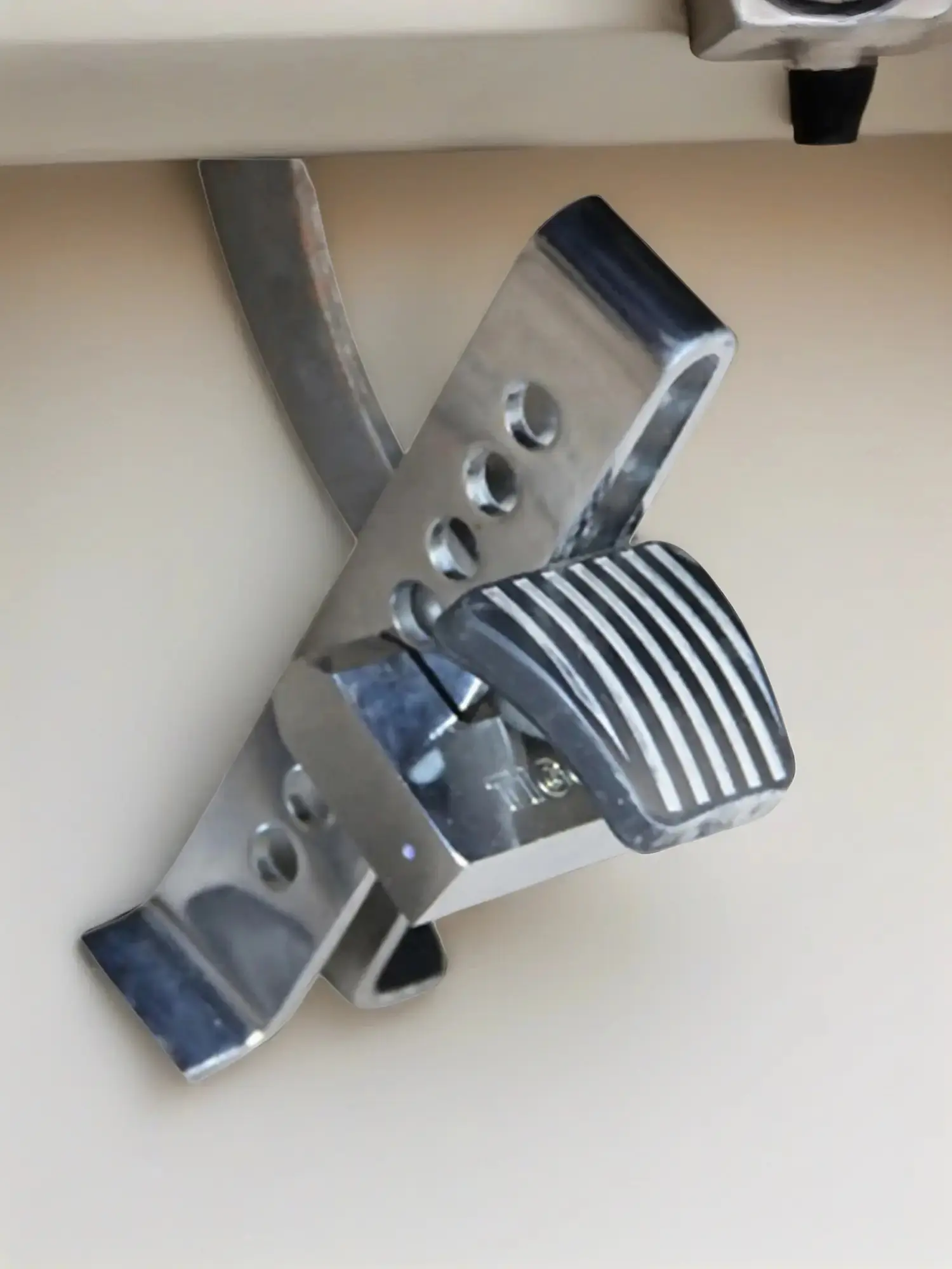 Car Clutch Lock, Secure Lock, Universal Throttle and Accelerator Anti-Theft Device, Heavy-Duty Stainless Steel Brake Pedal Lock for Cars, SUVs and Trucks, Durable Safety Tool for Vehicle Protection, Easy Installation Auto Accessory