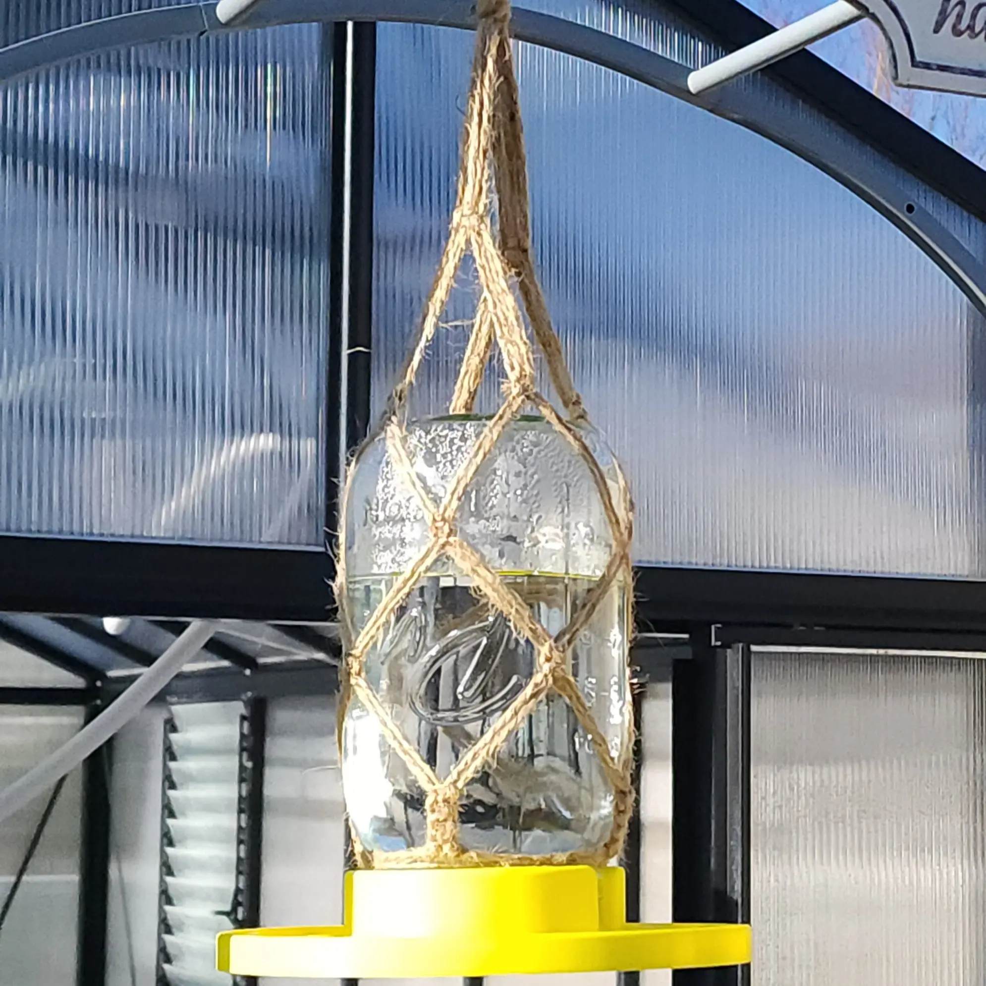 Greenhouse/Garden Bee Feeder