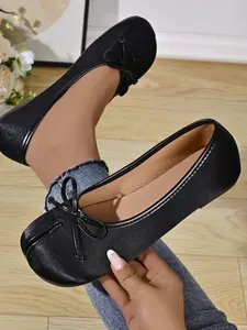 2026 Bestseller Satin Split-Toe Ballet Flat Shoes, Bow Pig Paw Shoes, Vintage Low-Top Single Shoe, Soft Sole Slip-On, Perfect for Dates & Vacations