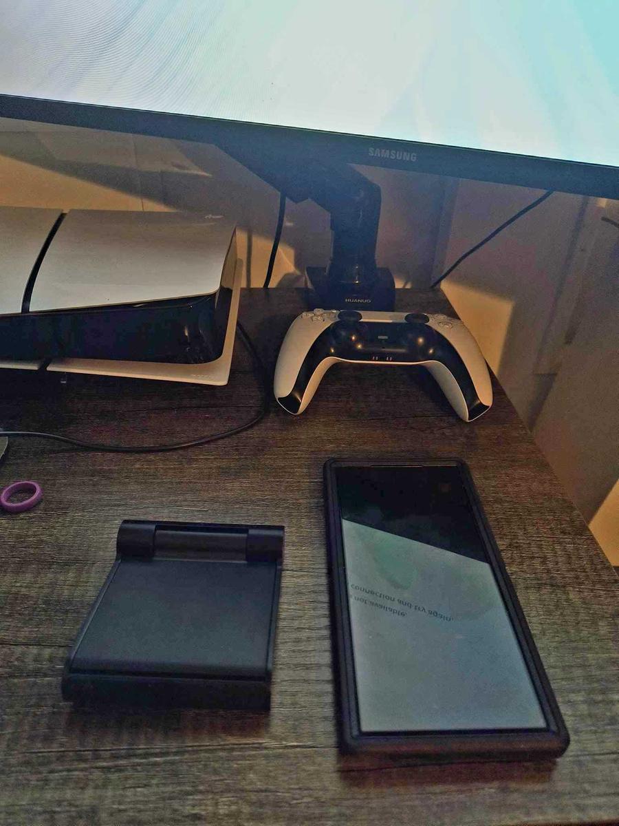 Item: Black - Phone Stand 