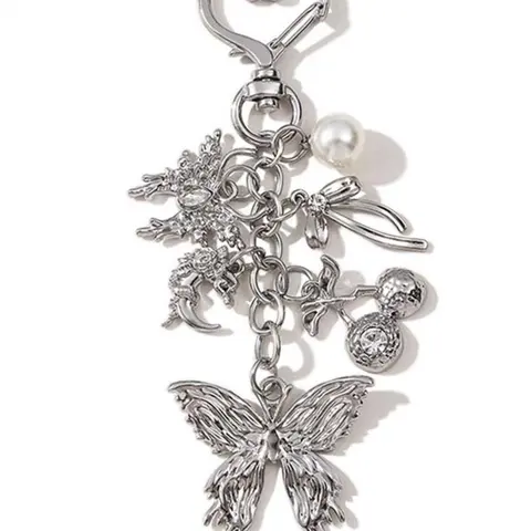Elegant Y2K Silver Color Butterfly Heart Rhinestone Keychain, Alloy Pendant Charm Accessory, Perfect Gift for Friends & Family, Stylish Keychain, Fashionable Alloy Keychain, Heart Design Keychain