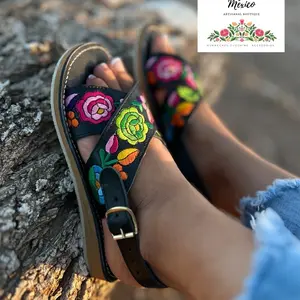 Huarache sandal Black colorful embroidered/ Huarache sandal open toes/ leather sandals women/ mexico sandal women/ huarache sandal women