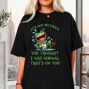Funny Frog T-Shirt for Men & Women - "It'S Not My Fault You Thought I Was Normal" Slogan with Smiling Green Frog & Poison Dart Design, Soft Crewneck Retro Graphic Tee, Casual Regular Fit Black Shirt with Vibrant Green Print