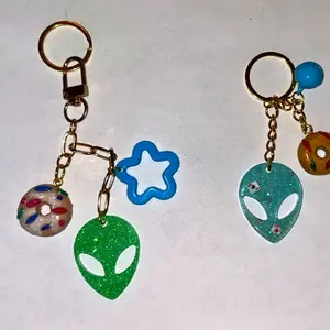 Alien Head Keychain Epoxy Resin Alien Head Keychain Epoxy Resin